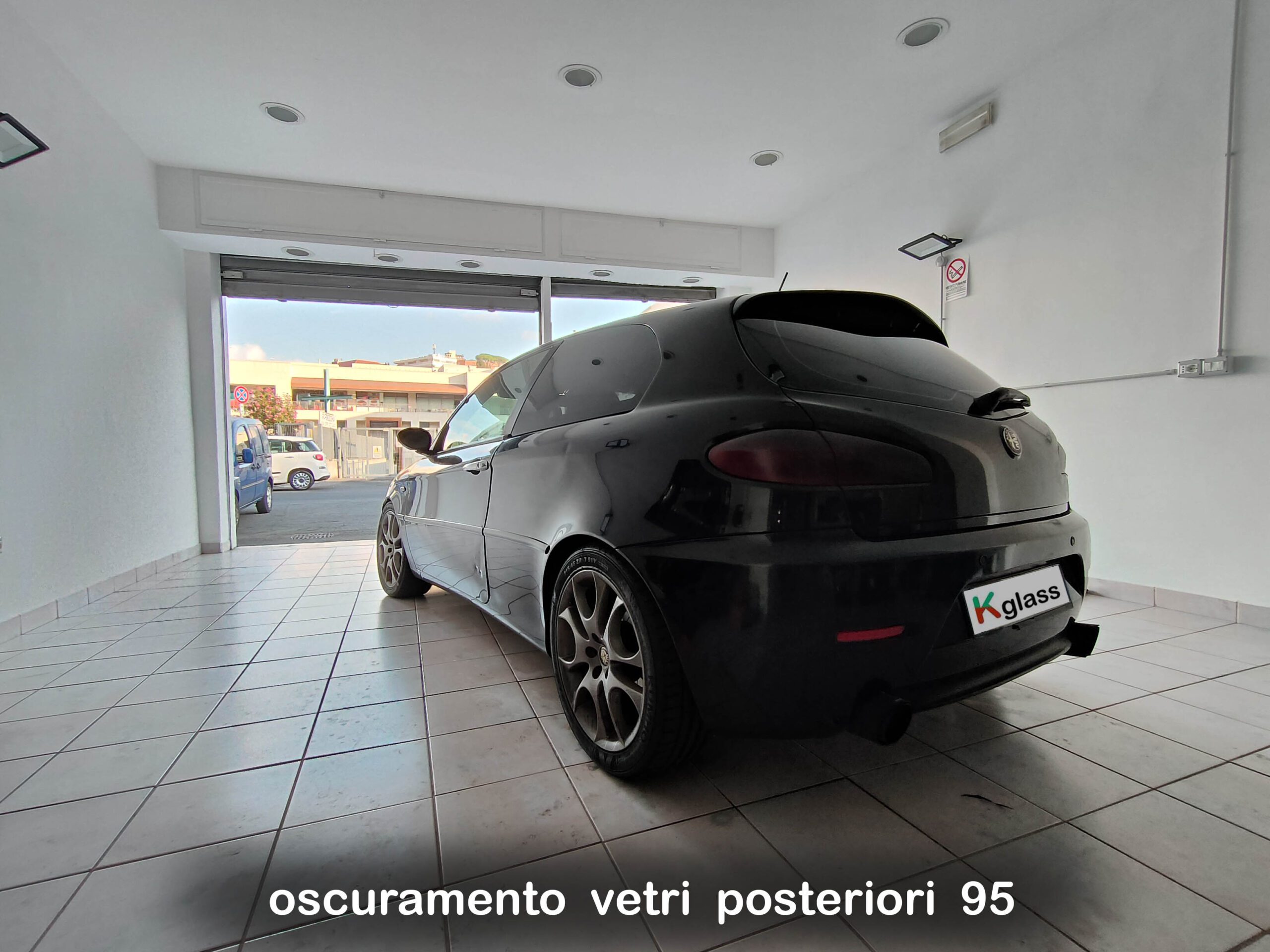 Pellicola oscurante vetri auto: come si applica